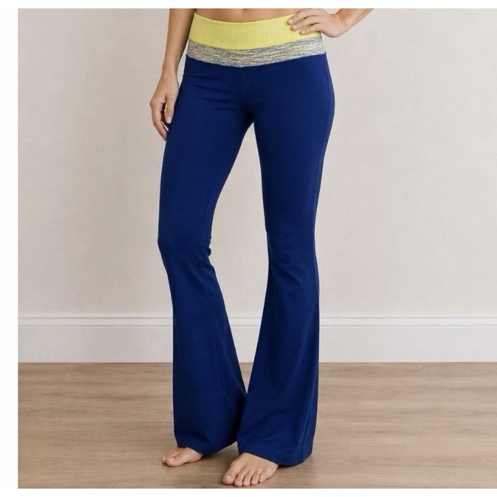 Lululemon Groove Pant Reversible Limitless Blue Stripe Size 6 Yoga Lounge